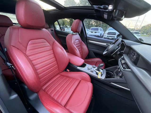 Used 2023 Alfa Romeo Stelvio Veloce AWD/4WD image 25