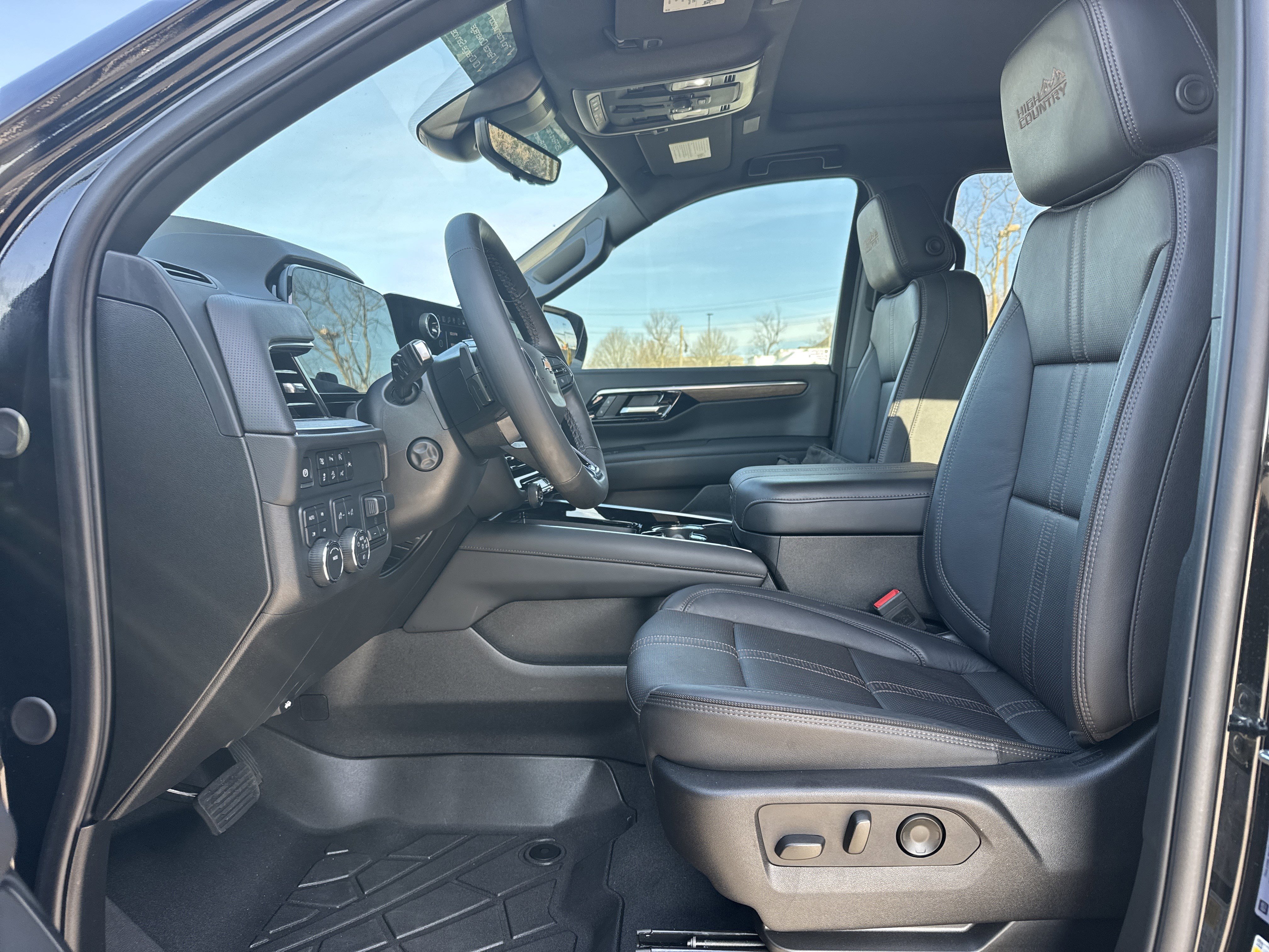 Used 2025 Chevrolet Suburban High Country w/ Sun And Tow Package image 16