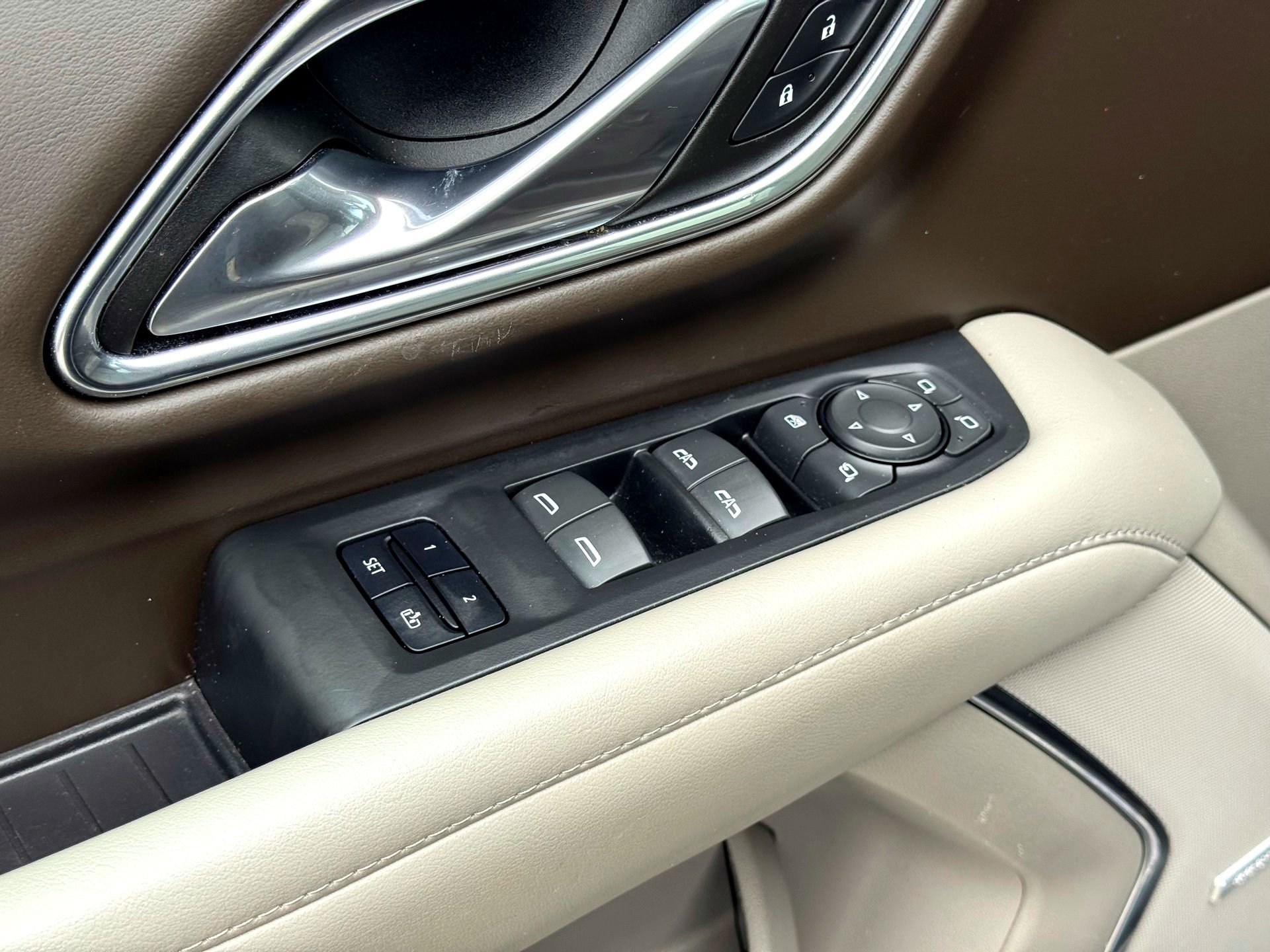 Used 2022 Chevrolet Tahoe LT w/ Luxury Package image 16