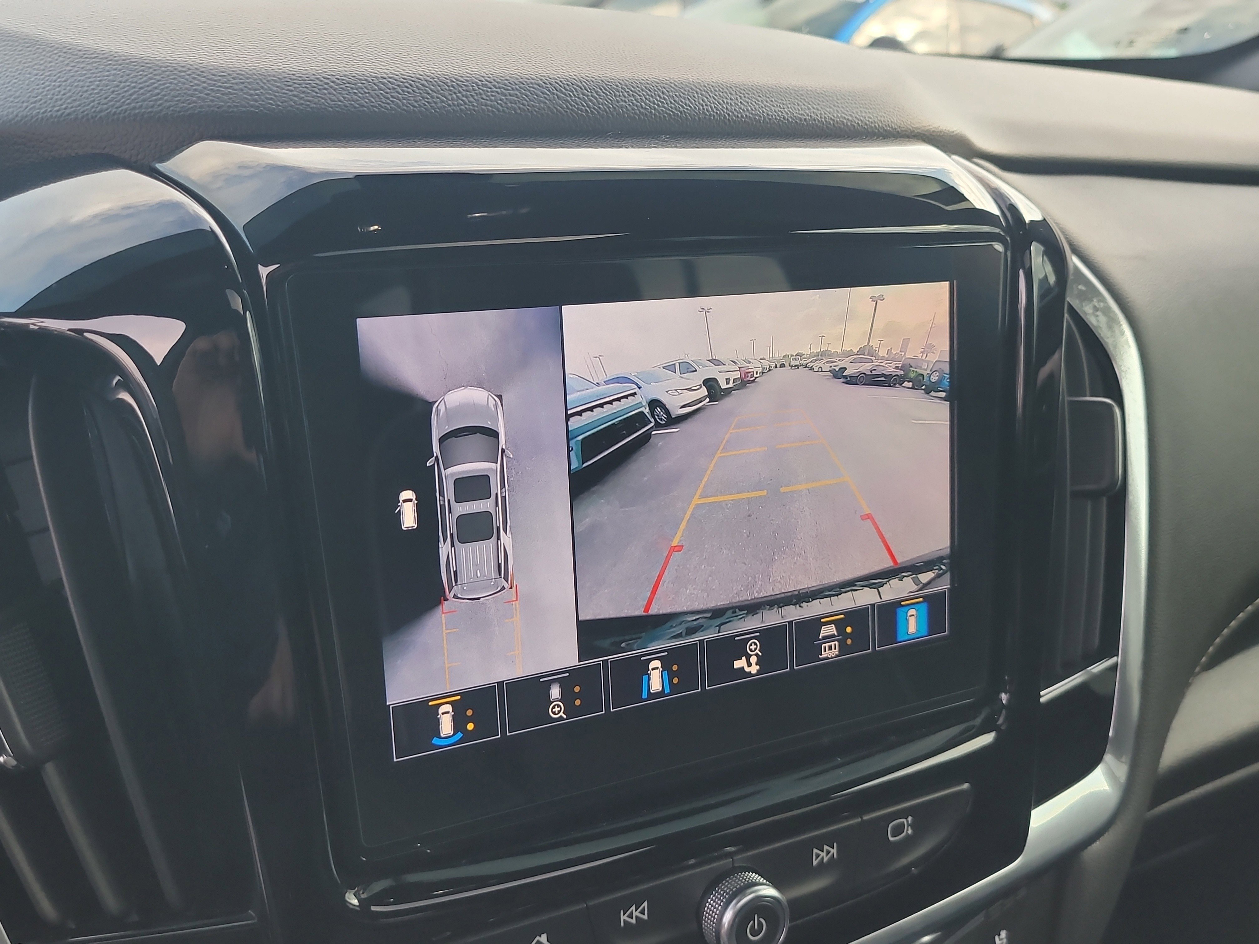 Used 2023 Chevrolet Traverse Premier w/ Redline Edition FWD image 23