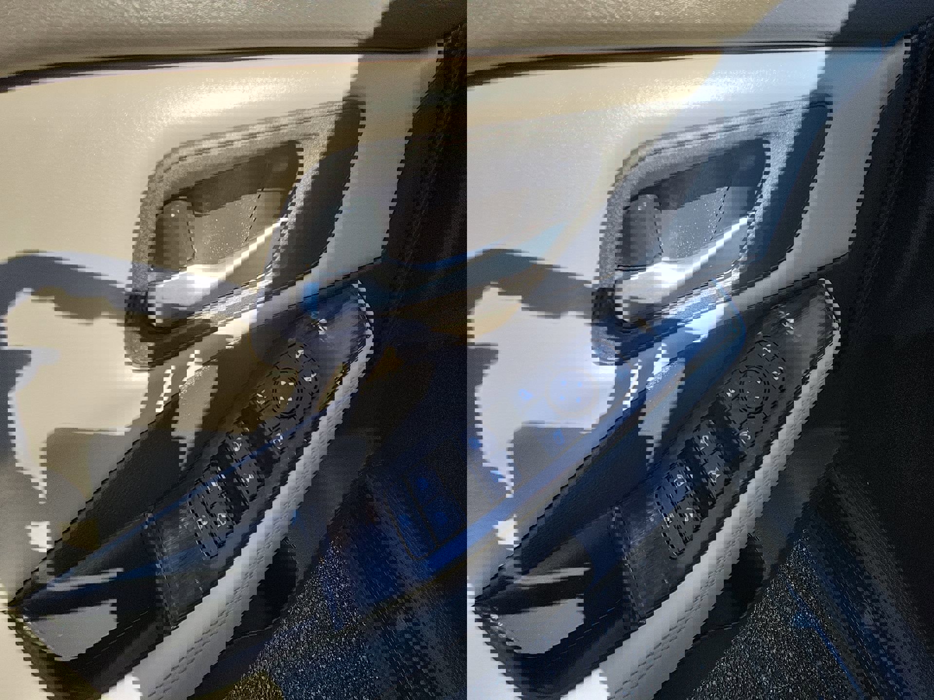 Used 2024 Nissan Rogue SV image 15