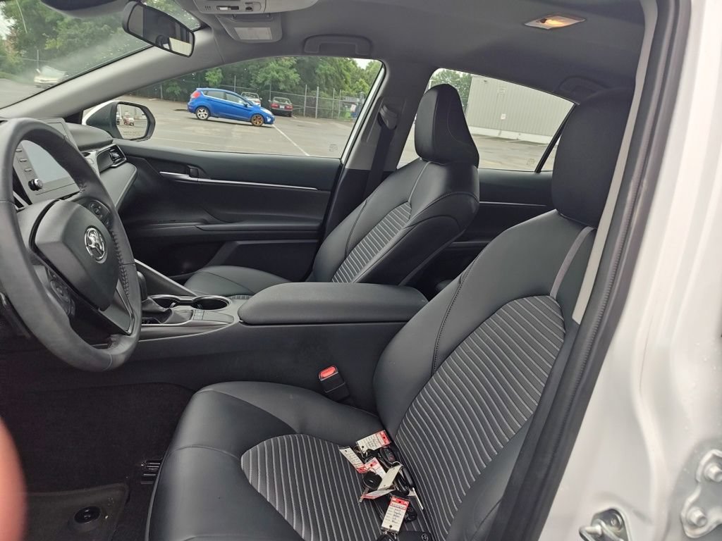 Used 2023 Toyota Camry SE FWD image 6