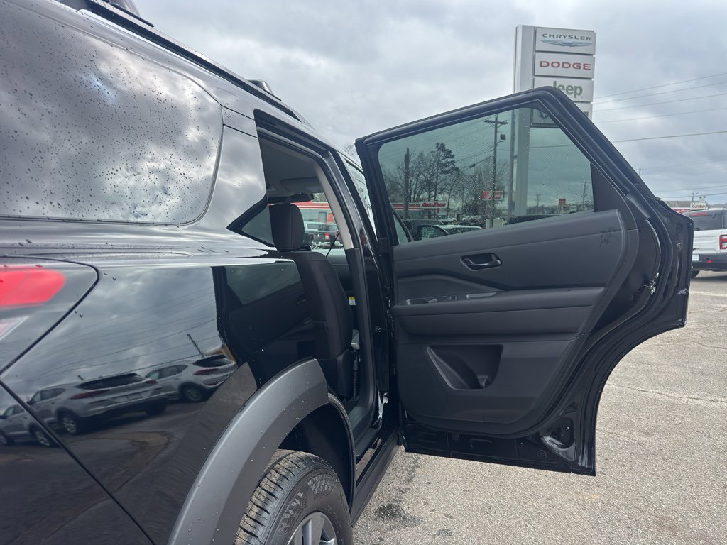 New 2026 Nissan Pathfinder SV image 23