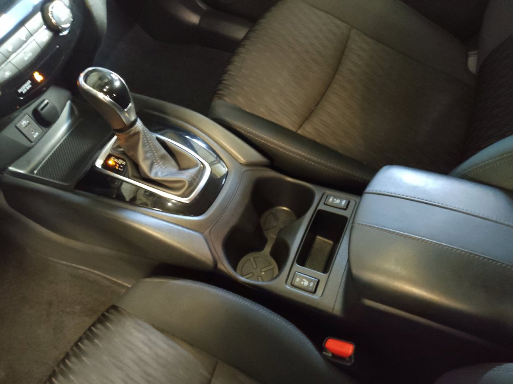 Used 2017 Nissan Rogue SV image 26