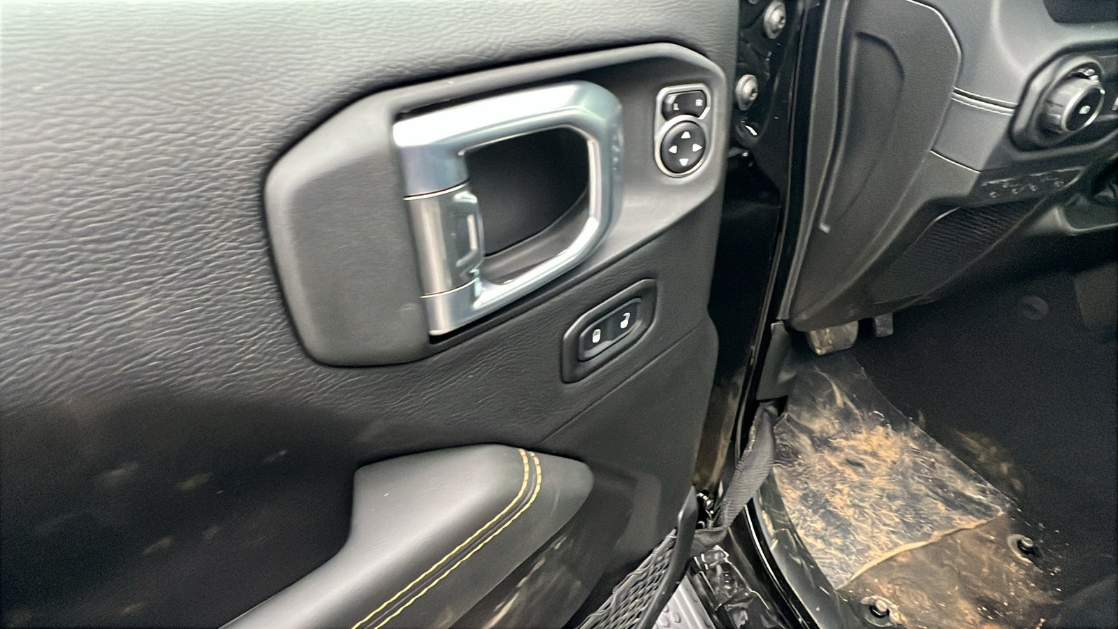 New 2026 Jeep Wrangler Unlimited Sahara AWD/4WD image 15