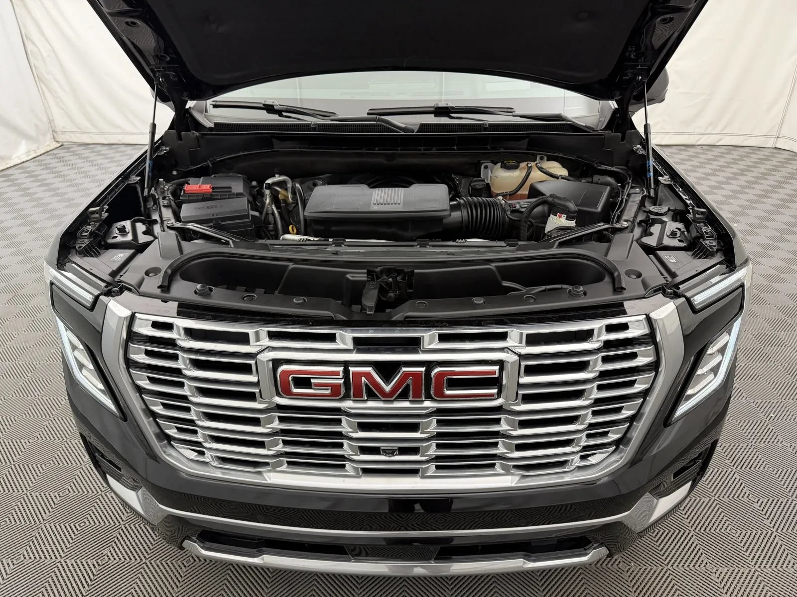 Used 2025 GMC Yukon XL Denali AWD/4WD image 45