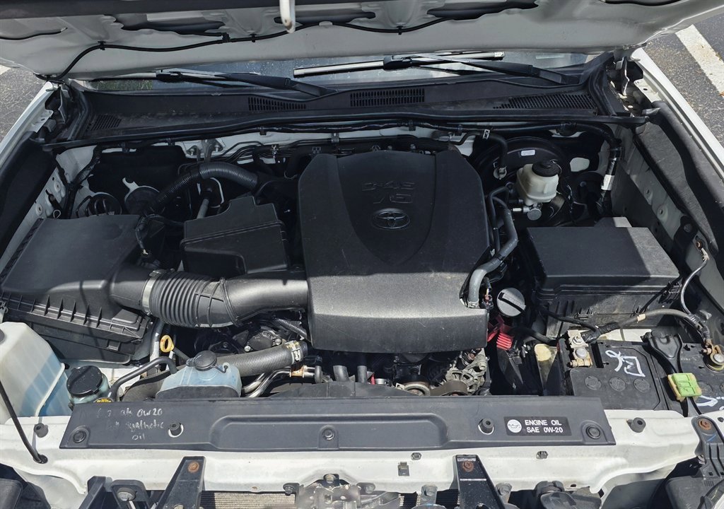 Used 2016 Toyota Tacoma TRD Sport w/ Towing Package AWD/4WD image 12