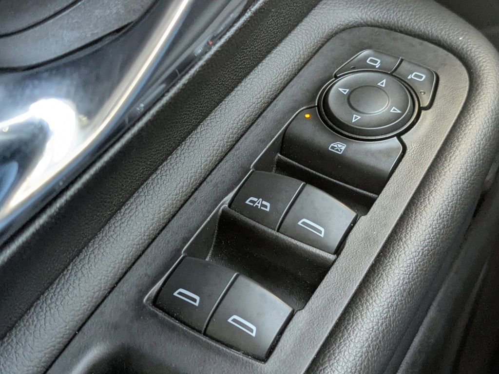 Used 2023 GMC Terrain SLE w/ Driver Convenience Package image 24