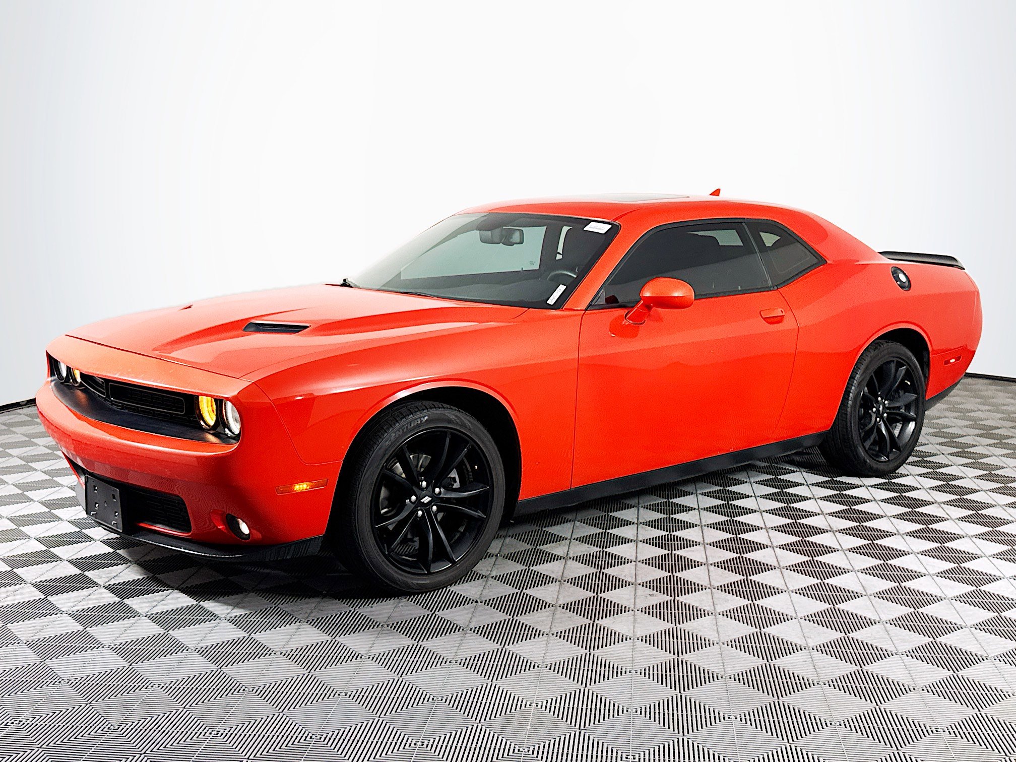 Used 2018 Dodge Challenger SXT w/ Blacktop Package image 4
