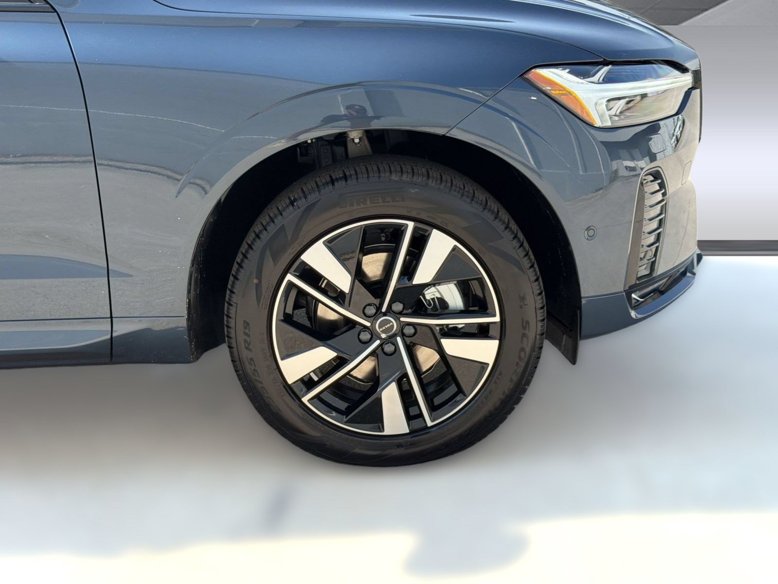 New 2026 Volvo XC60 B5 Plus w/ Climate Package AWD/4WD image 11