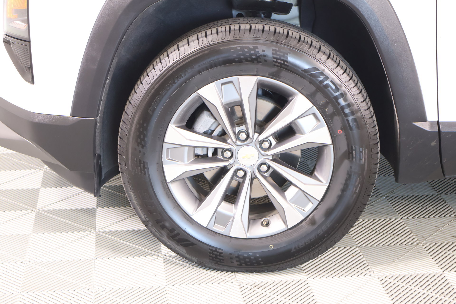 Used 2025 Chevrolet Equinox LT FWD image 17