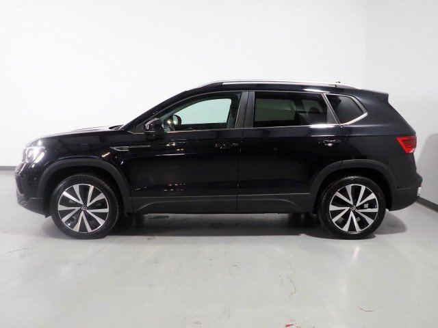 Used 2024 Volkswagen Taos SE image 8