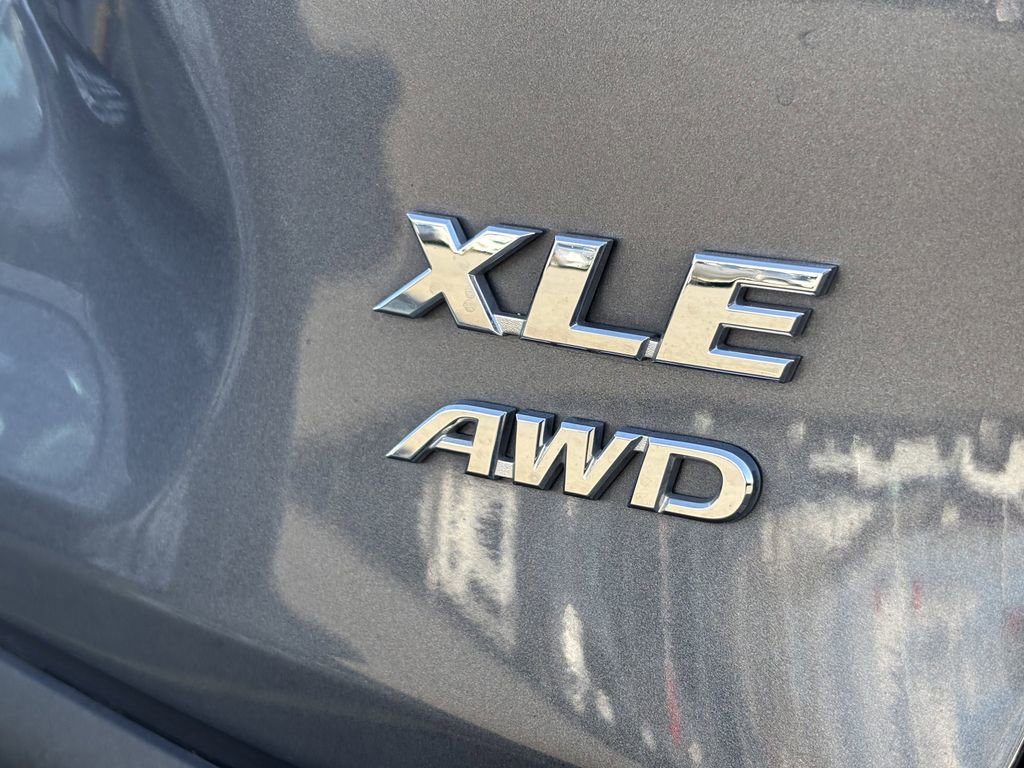Used 2025 Toyota RAV4 XLE AWD/4WD image 12