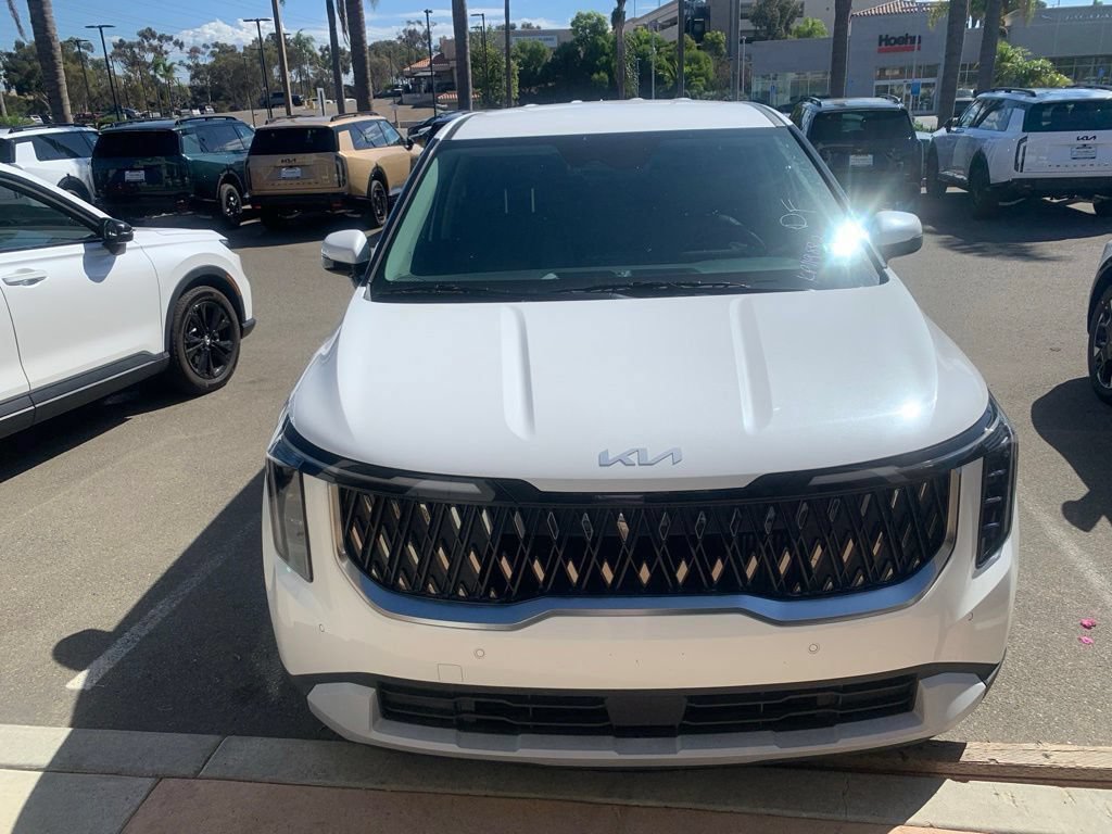 Certified 2026 Kia Carnival LXS FWD image 3
