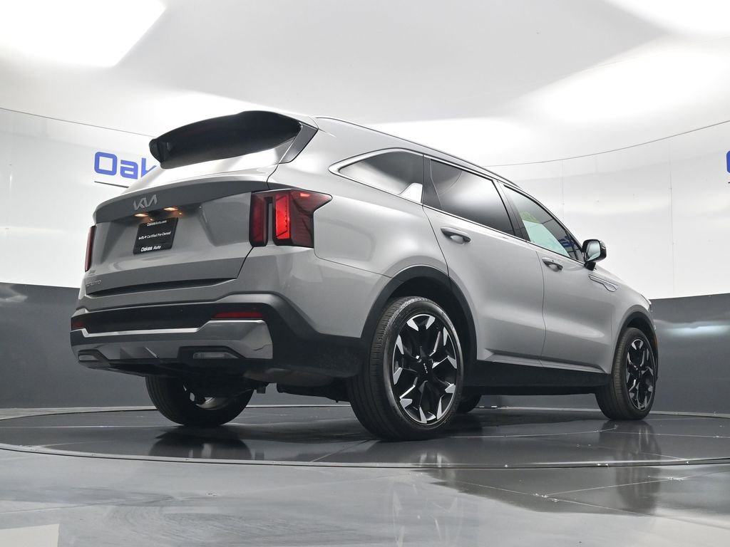 Certified 2024 Kia Sorento EX w/ Panoramic Sunroof Package image 48