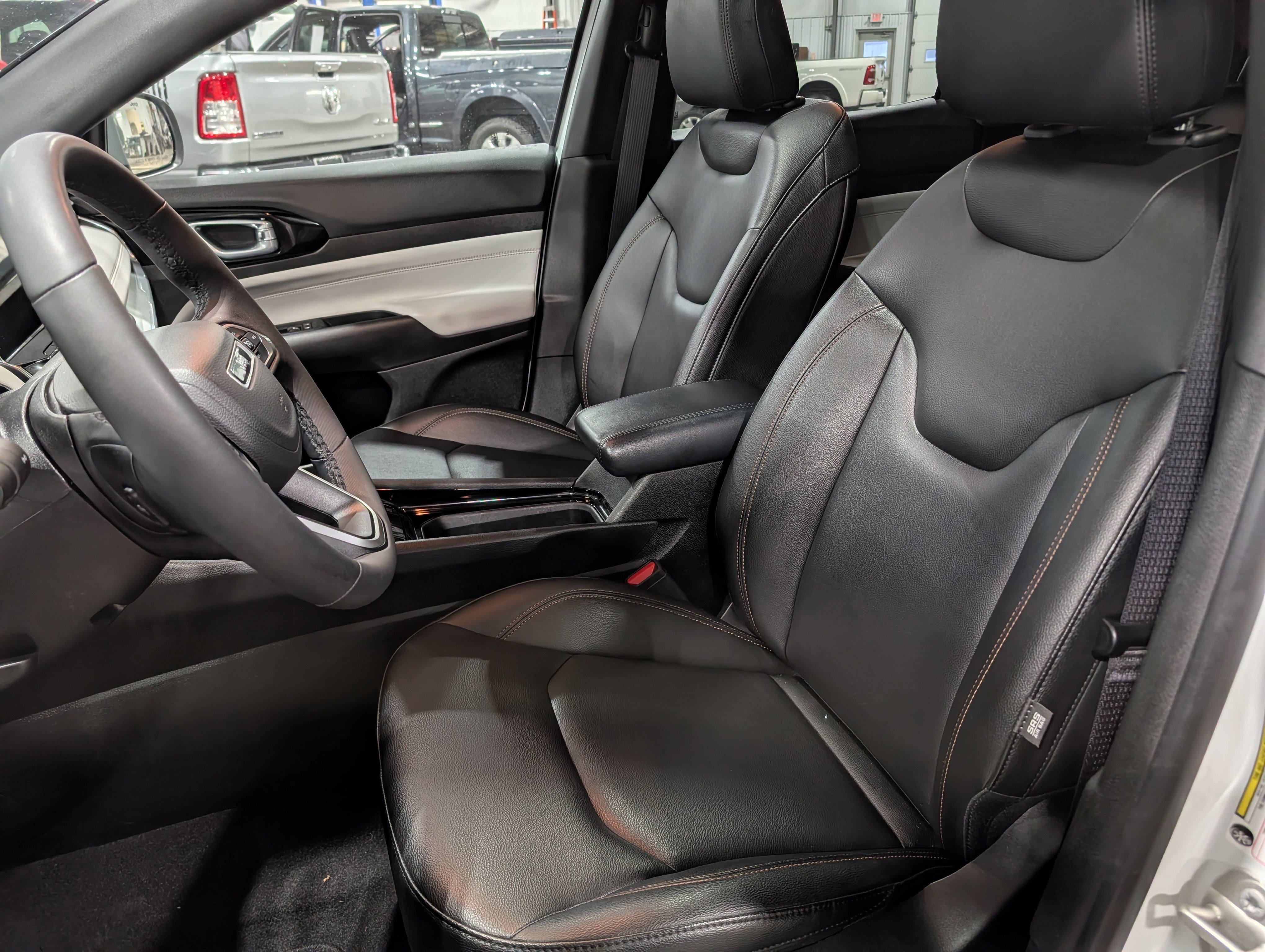 Used 2023 Jeep Compass Limited w/ Sun and Sound Group image 10