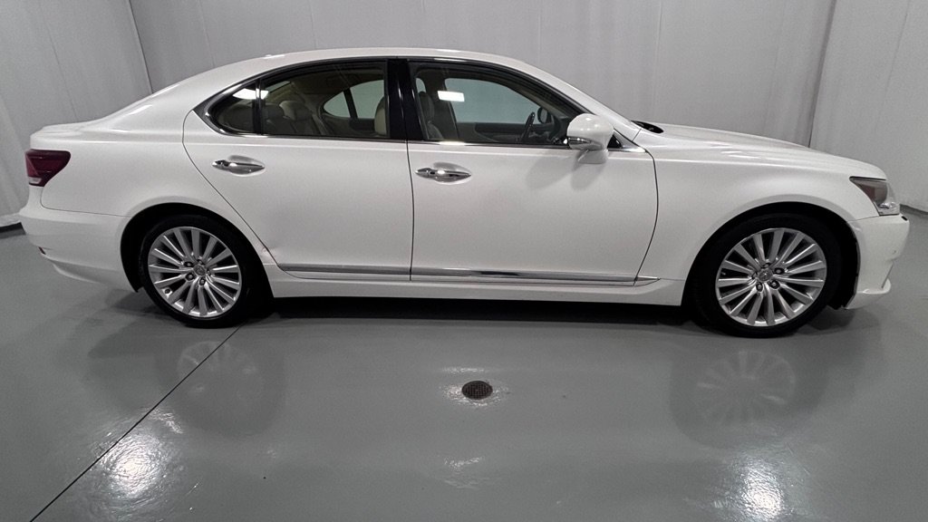 Used 2015 Lexus LS 460 AWD w/ Comfort Package image 4