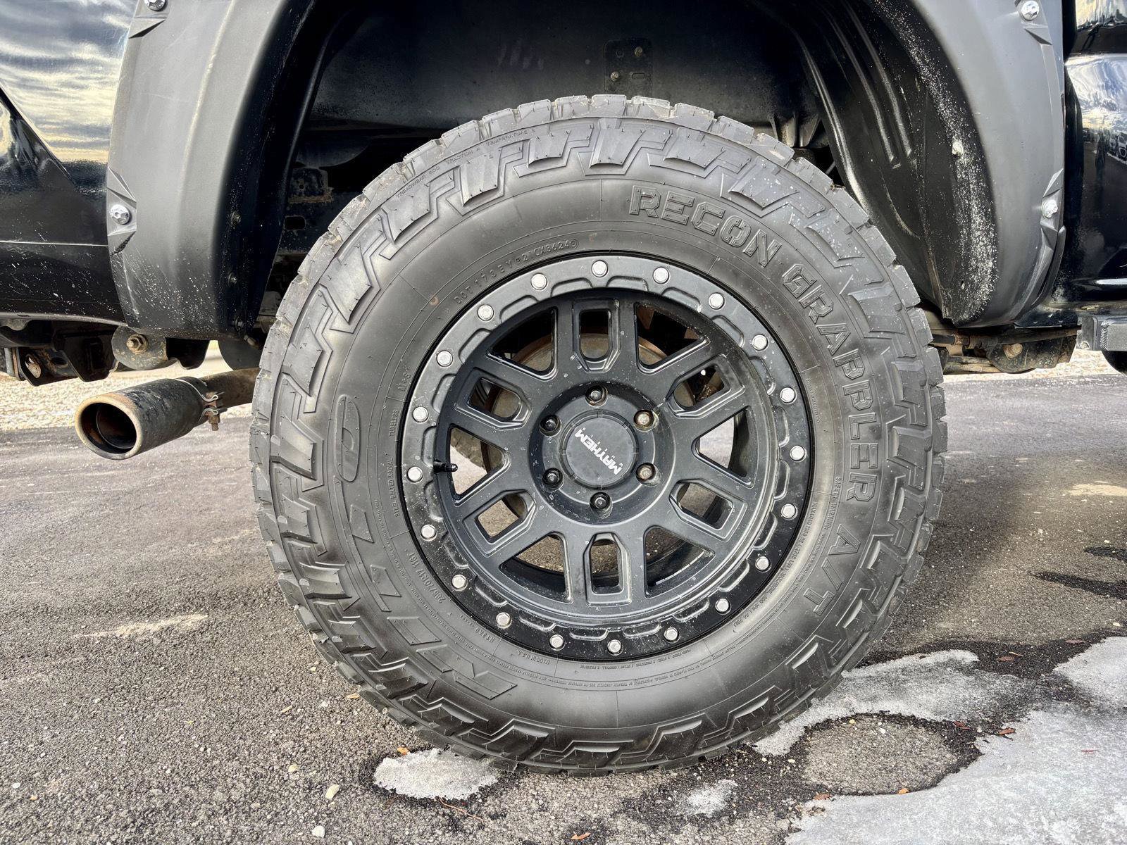 Used 2017 Toyota Tacoma Limited w/ Tow Package image 19