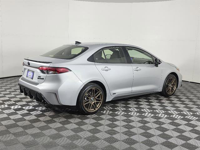 Used 2024 Toyota Corolla SE image 3