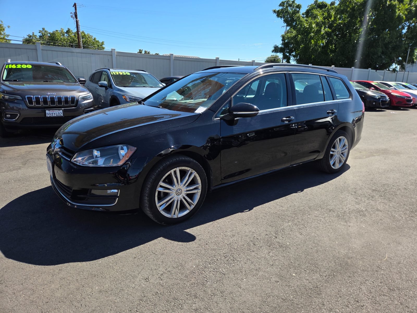 Used 2015 Volkswagen Golf TDI SE FWD image 1