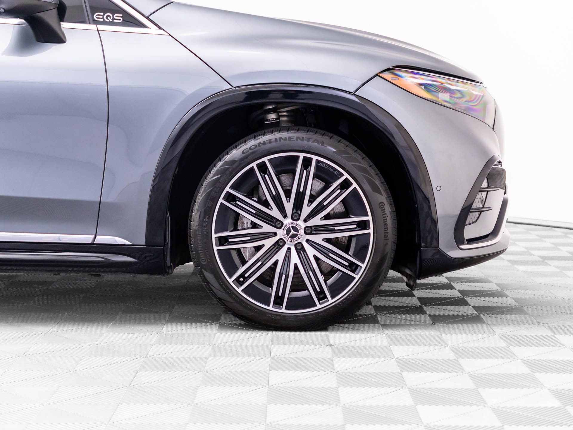 Used 2023 Mercedes-Benz EQS 580 4MATIC SUV w/ Exclusive Trim Package image 37