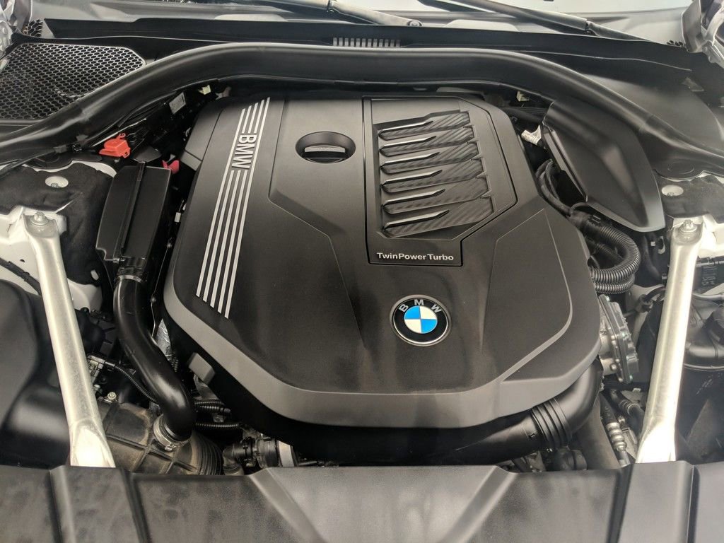 Used 2022 BMW 740i w/ Premium Package image 17