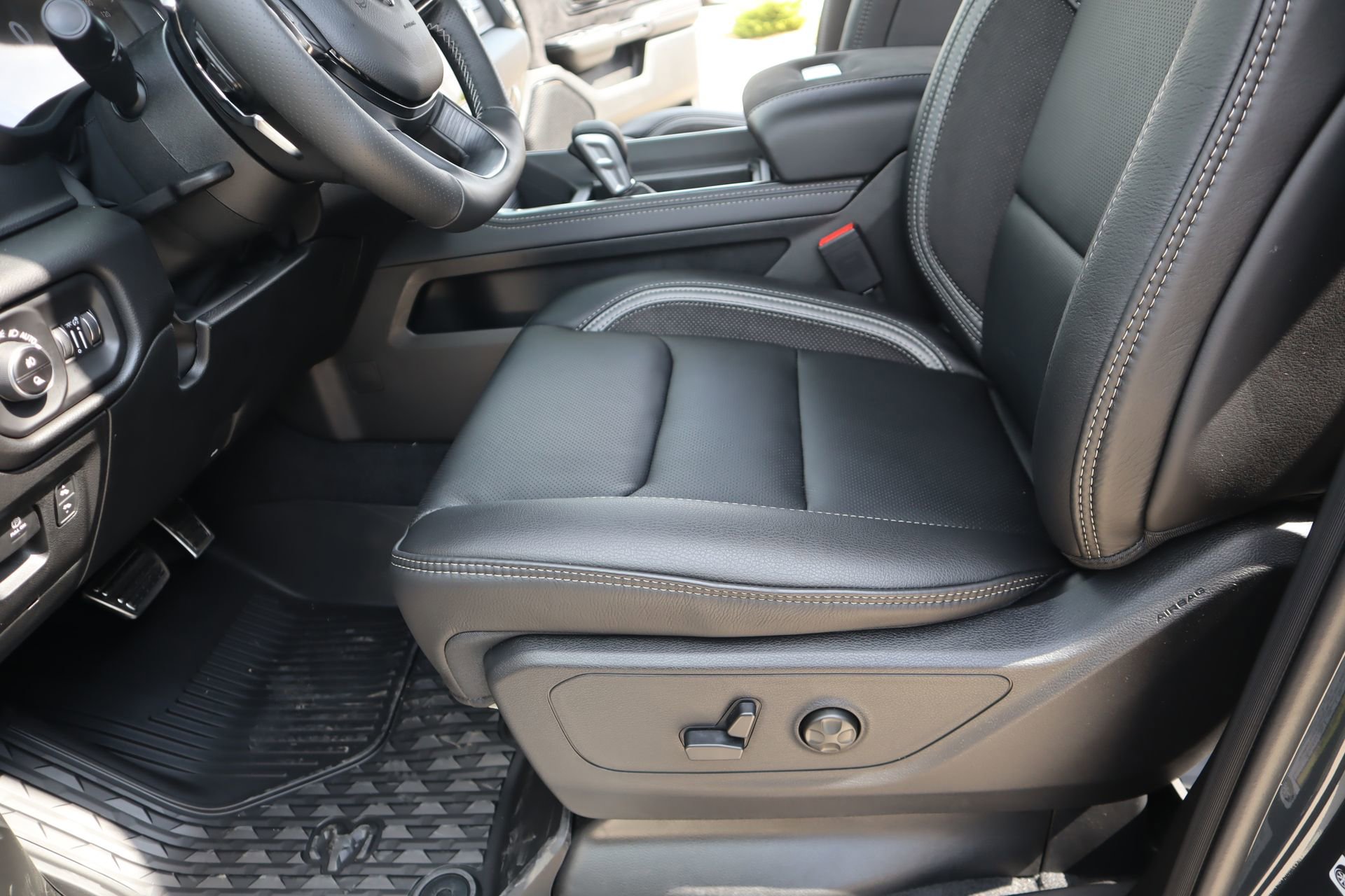 New 2026 RAM 1500 RHO image 13