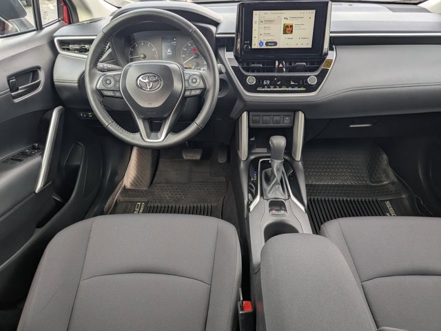 Used 2025 Toyota Corolla Cross LE image 19