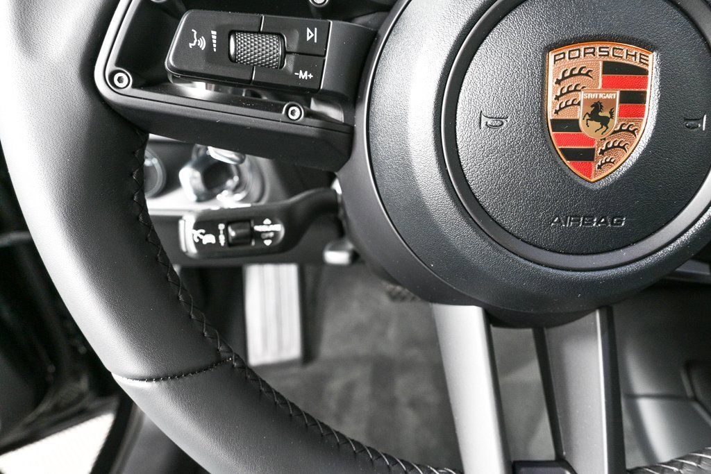 Certified 2026 Porsche Macan AWD/4WD image 10
