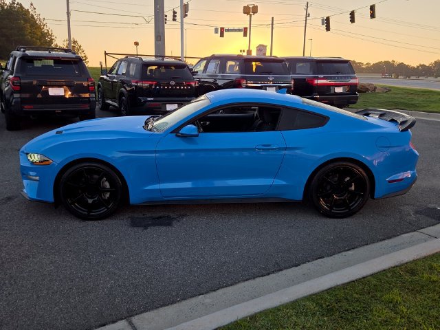 Used 2022 Ford Mustang Coupe RWD image 4