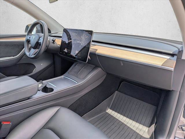 Used 2024 Tesla Model Y Long Range AWD/4WD image 22