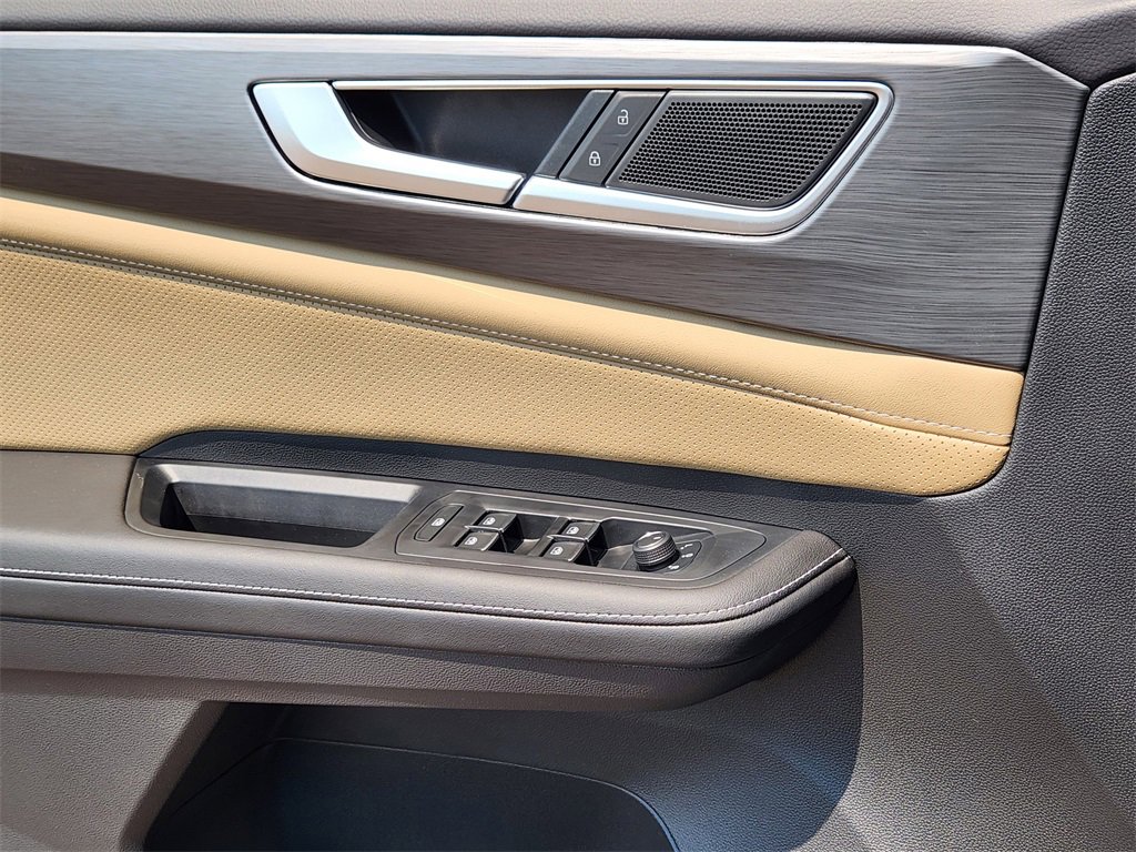 New 2025 Volkswagen Atlas Cross Sport SE image 3