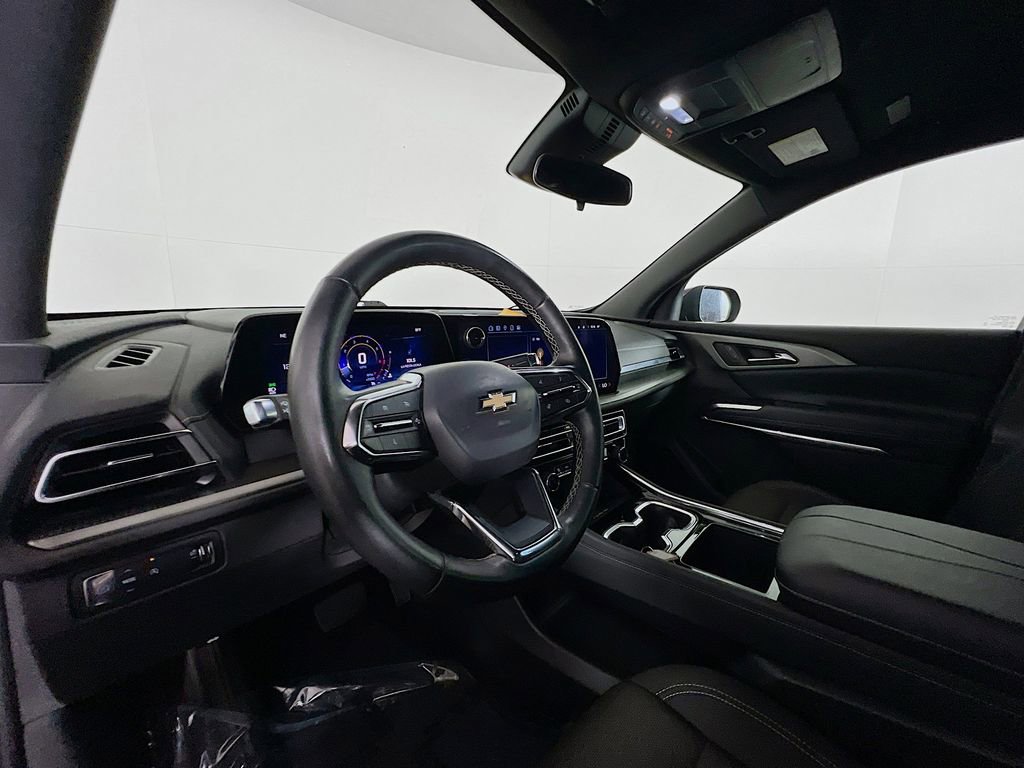 Used 2025 Chevrolet Traverse LT FWD image 20