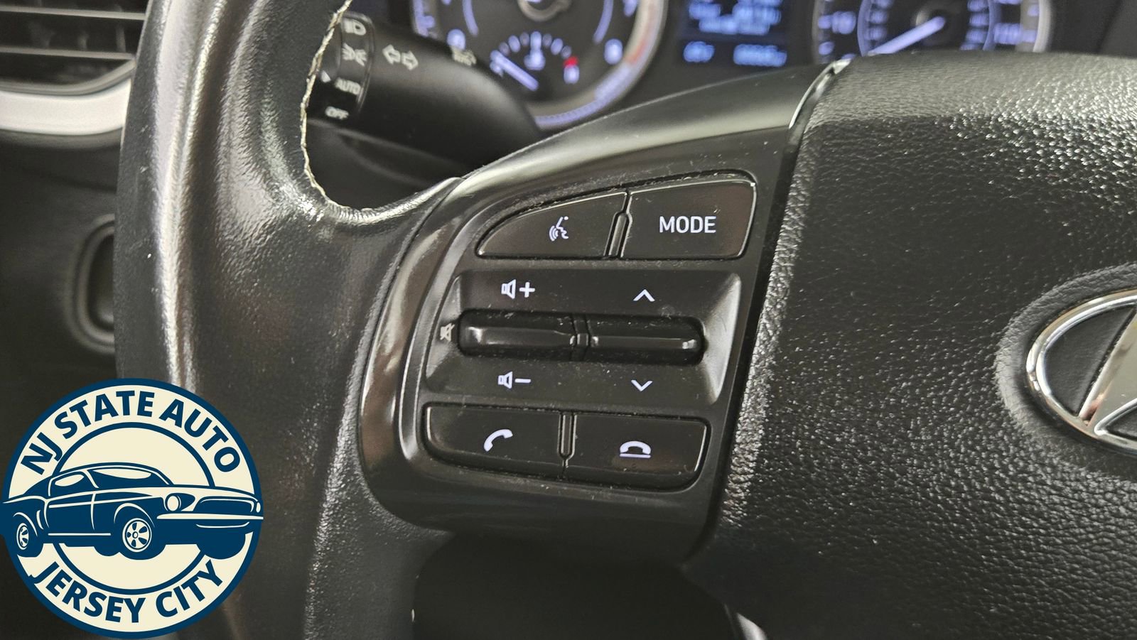 Used 2022 Hyundai Venue Limited FWD image 12