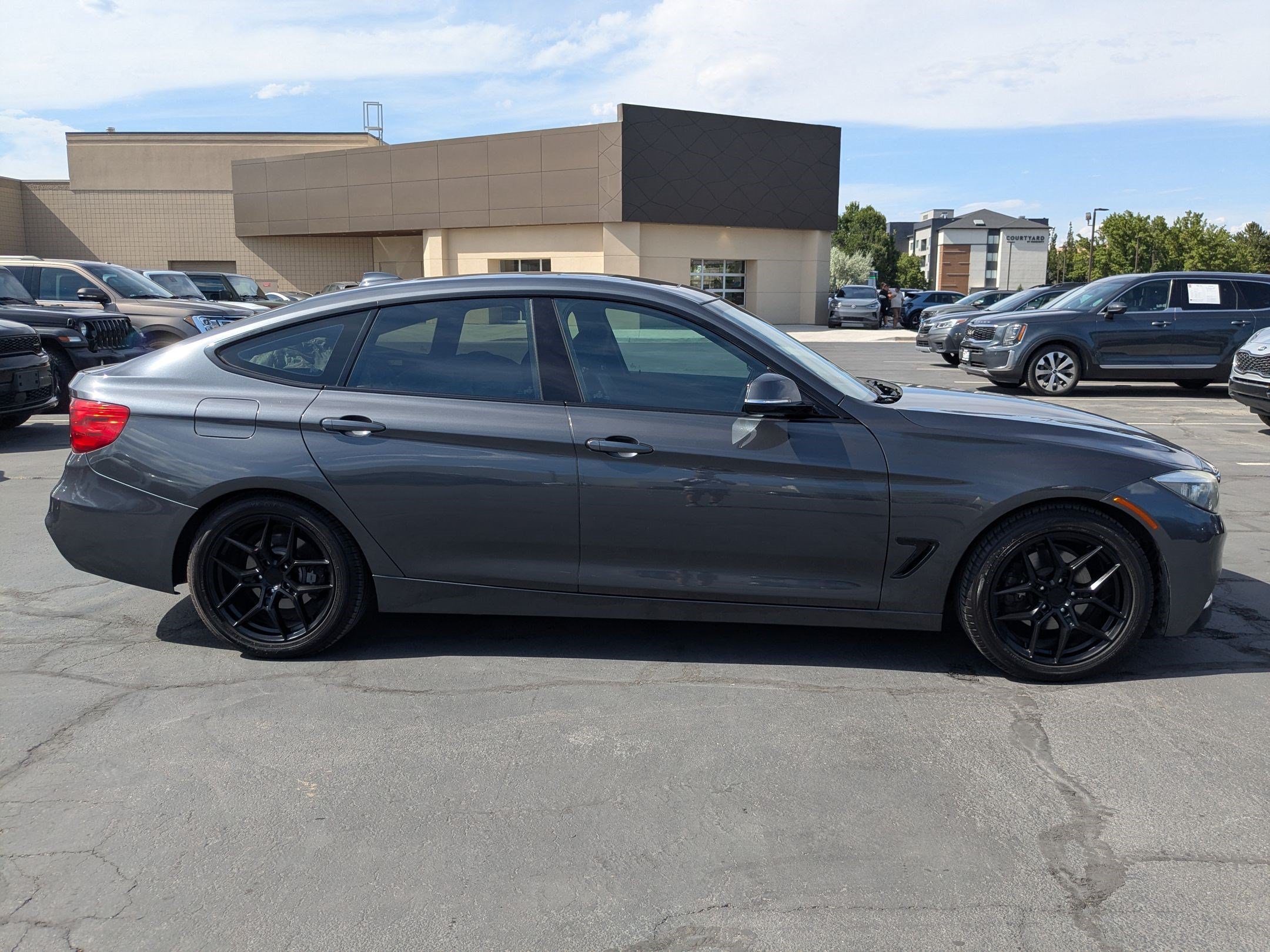 Used 2016 BMW 328i Gran Turismo xDrive AWD/4WD image 2