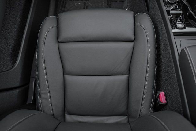 New 2026 Volvo XC40 B5 Plus w/ Protection Package Premier image 33