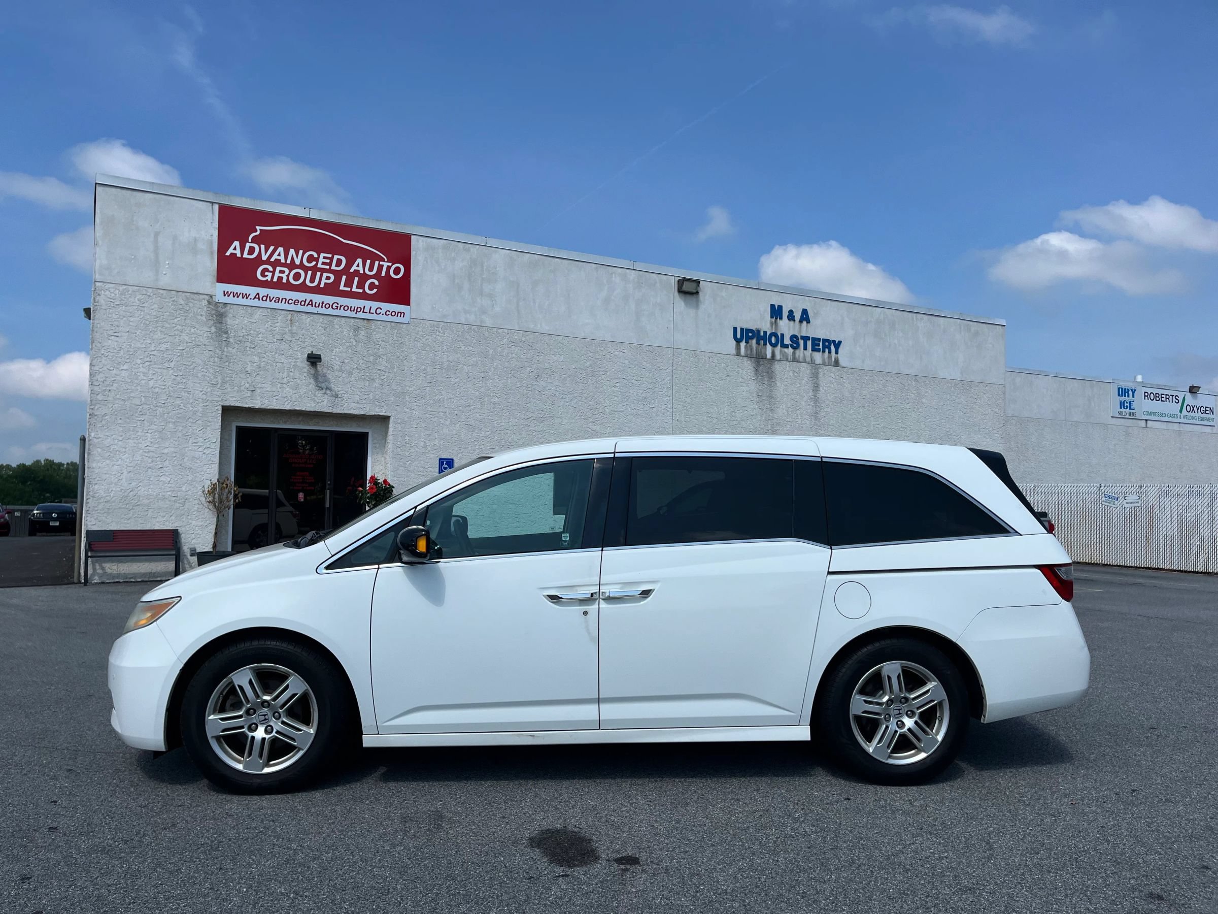 Used 2011 Honda Odyssey Touring Elite image 2