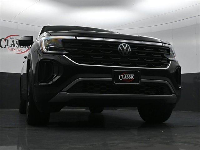Used 2025 Volkswagen Atlas Cross Sport SE image 28