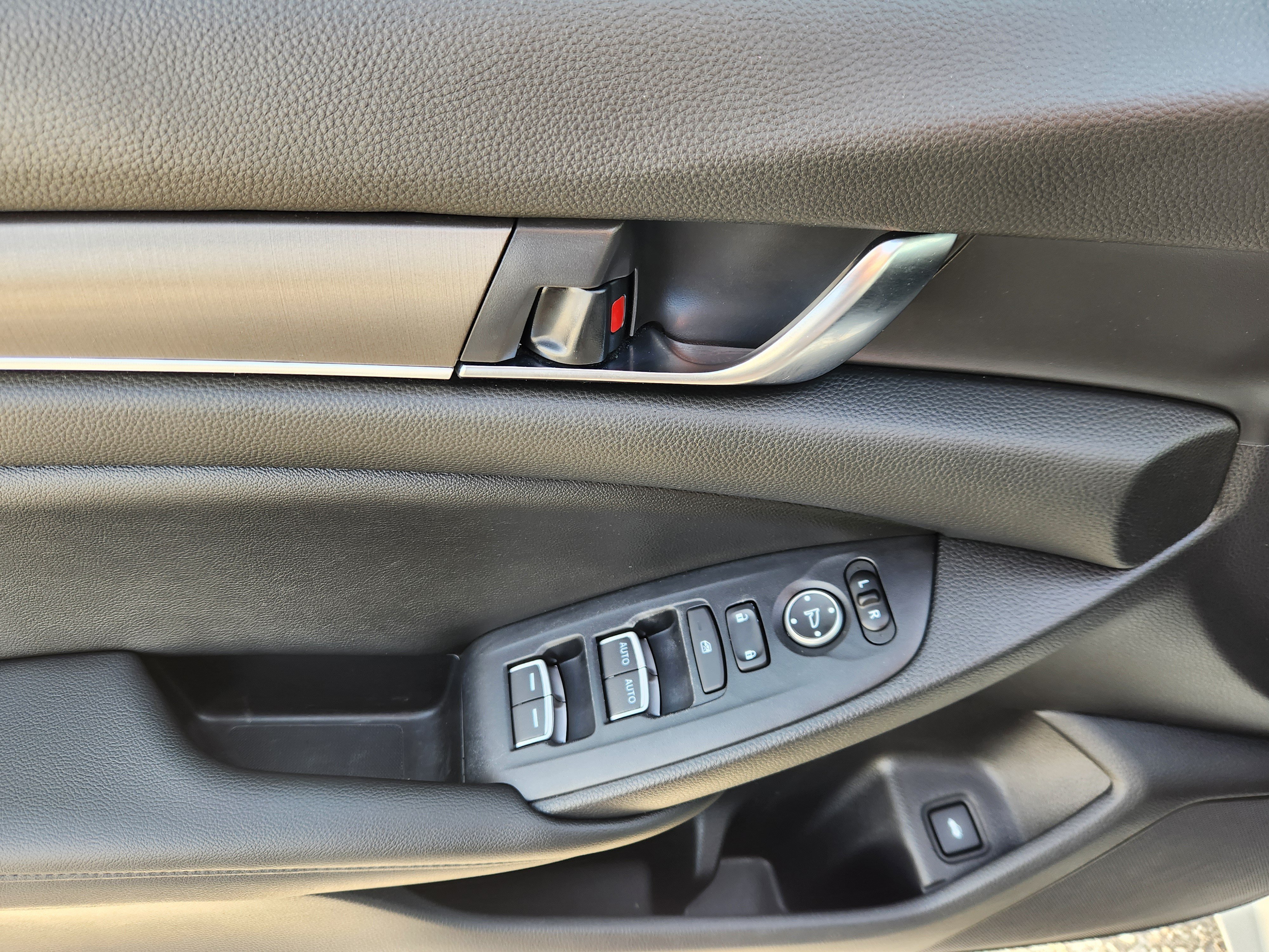 Used 2019 Honda Accord LX image 16