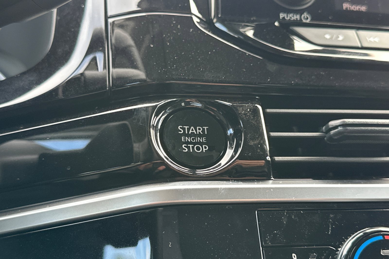 New 2025 Nissan Pathfinder SV w/ Black Appearance Package image 20