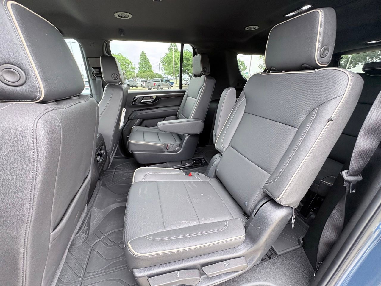 Used 2025 Chevrolet Suburban Premier RWD image 20