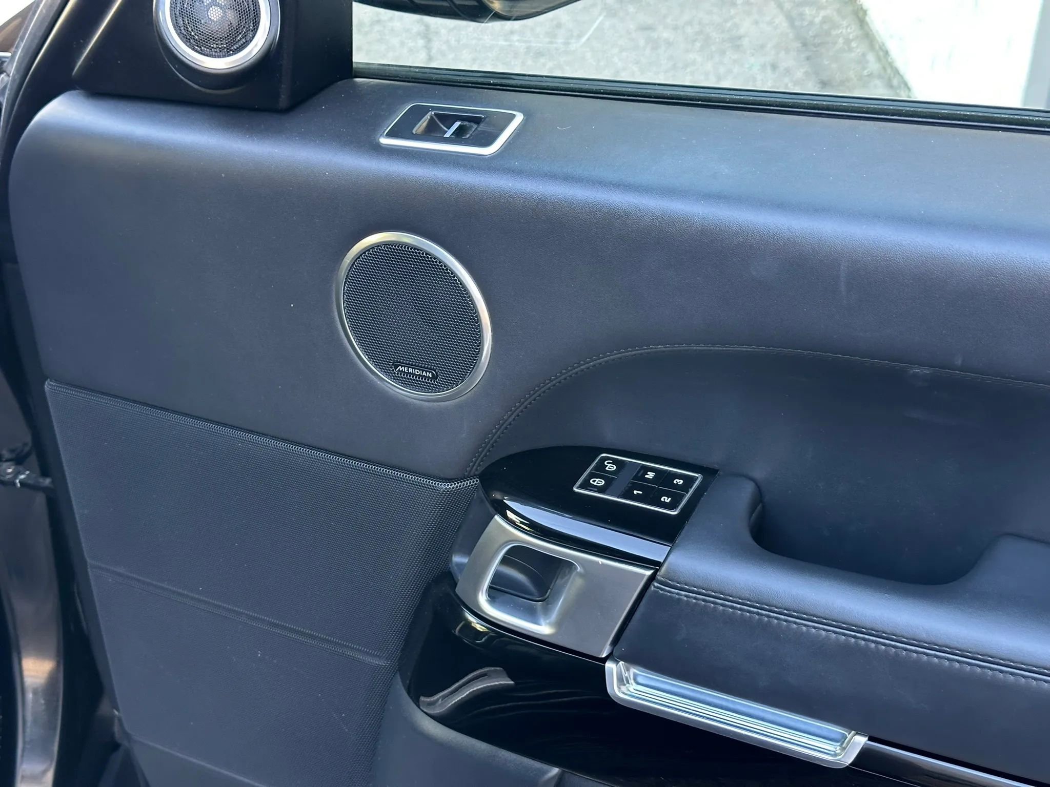 Used 2014 Land Rover Range Rover Autobiography AWD/4WD image 30