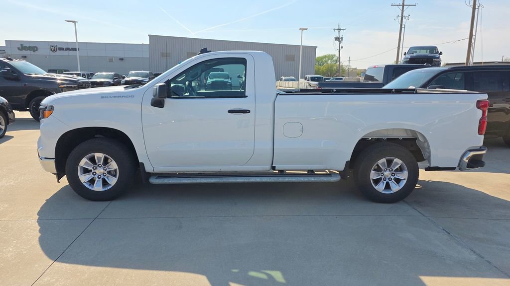 Used 2025 Chevrolet Silverado 1500 W/T image 2