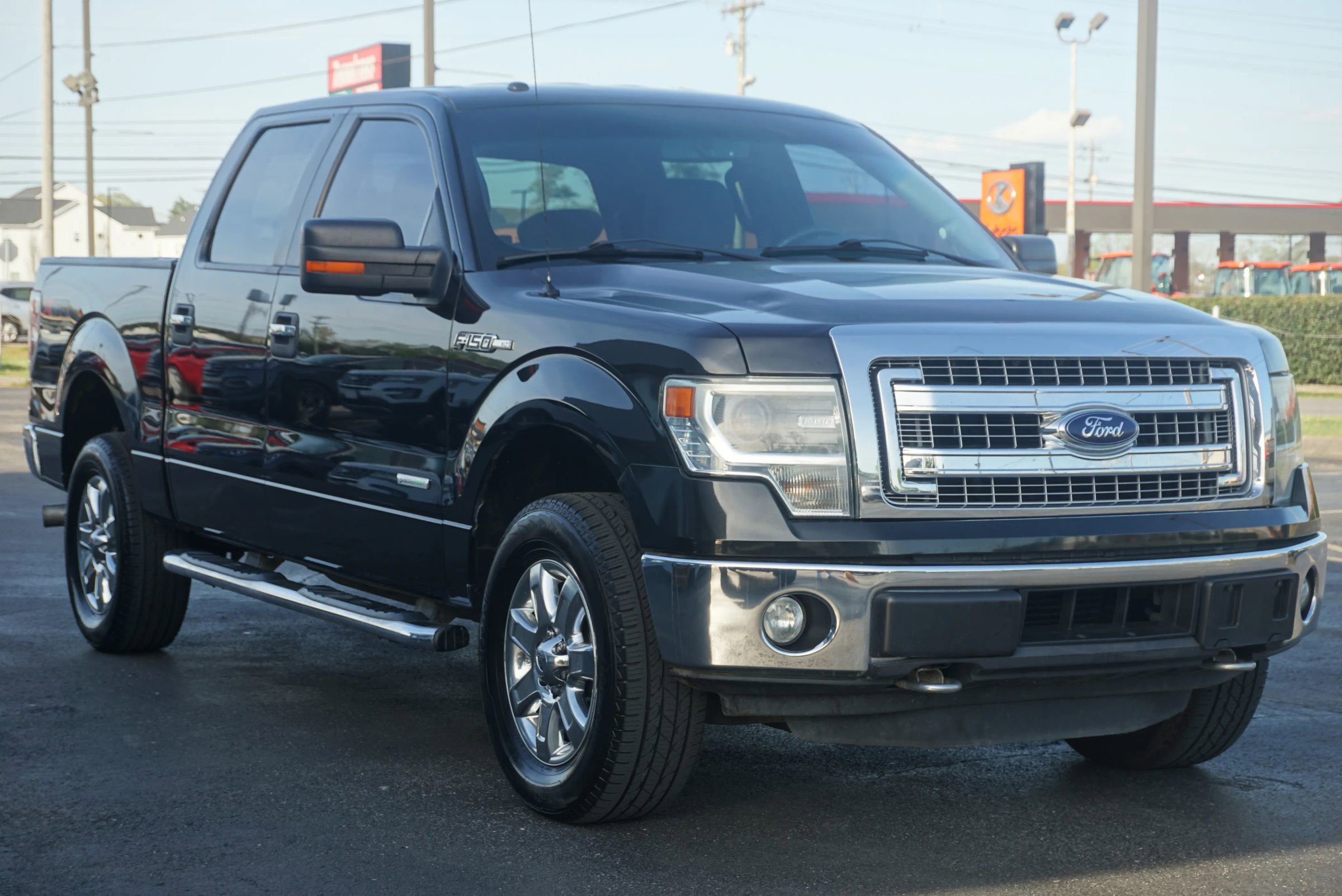 Used 2014 Ford F150 XLT w/ Equipment Group 302A Luxury image 3