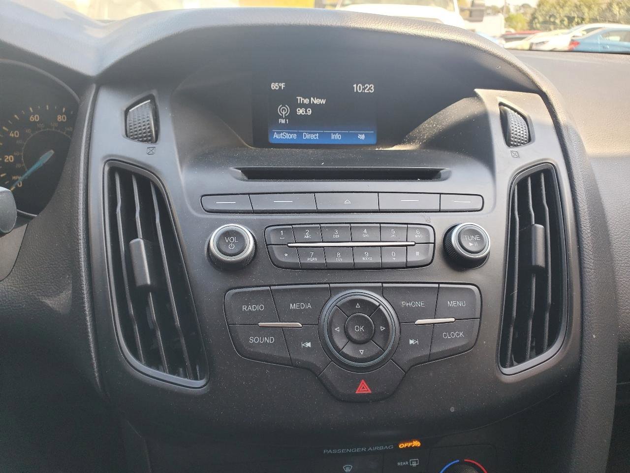 Used 2015 Ford Focus SE image 18