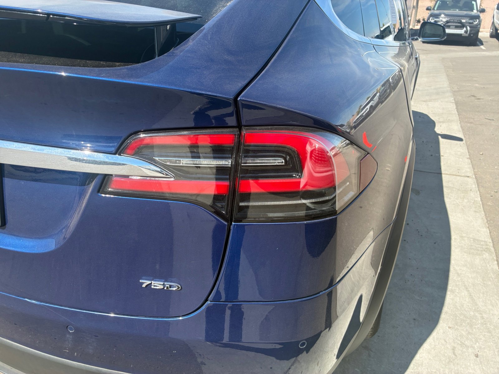 Used 2018 Tesla Model X 75D image 23