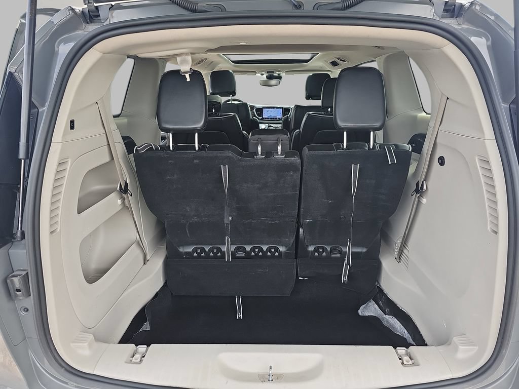 Used 2023 Chrysler Pacifica Limited FWD image 17