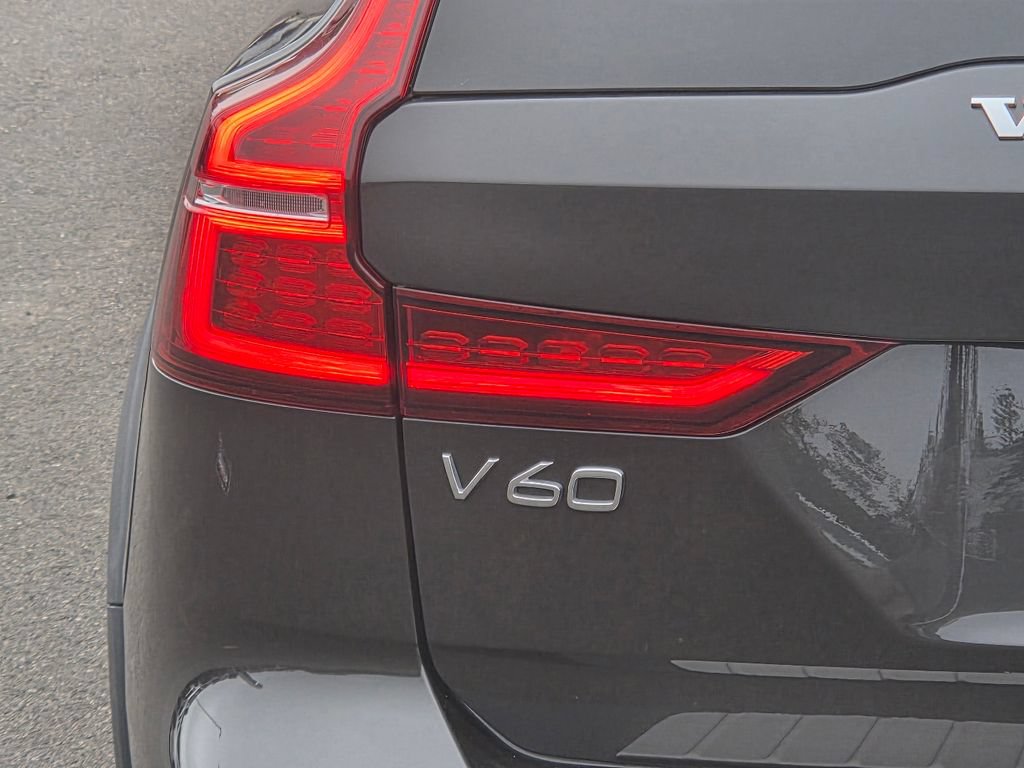 Used 2024 Volvo V60 B5 Cross Country Ultimate AWD/4WD image 35