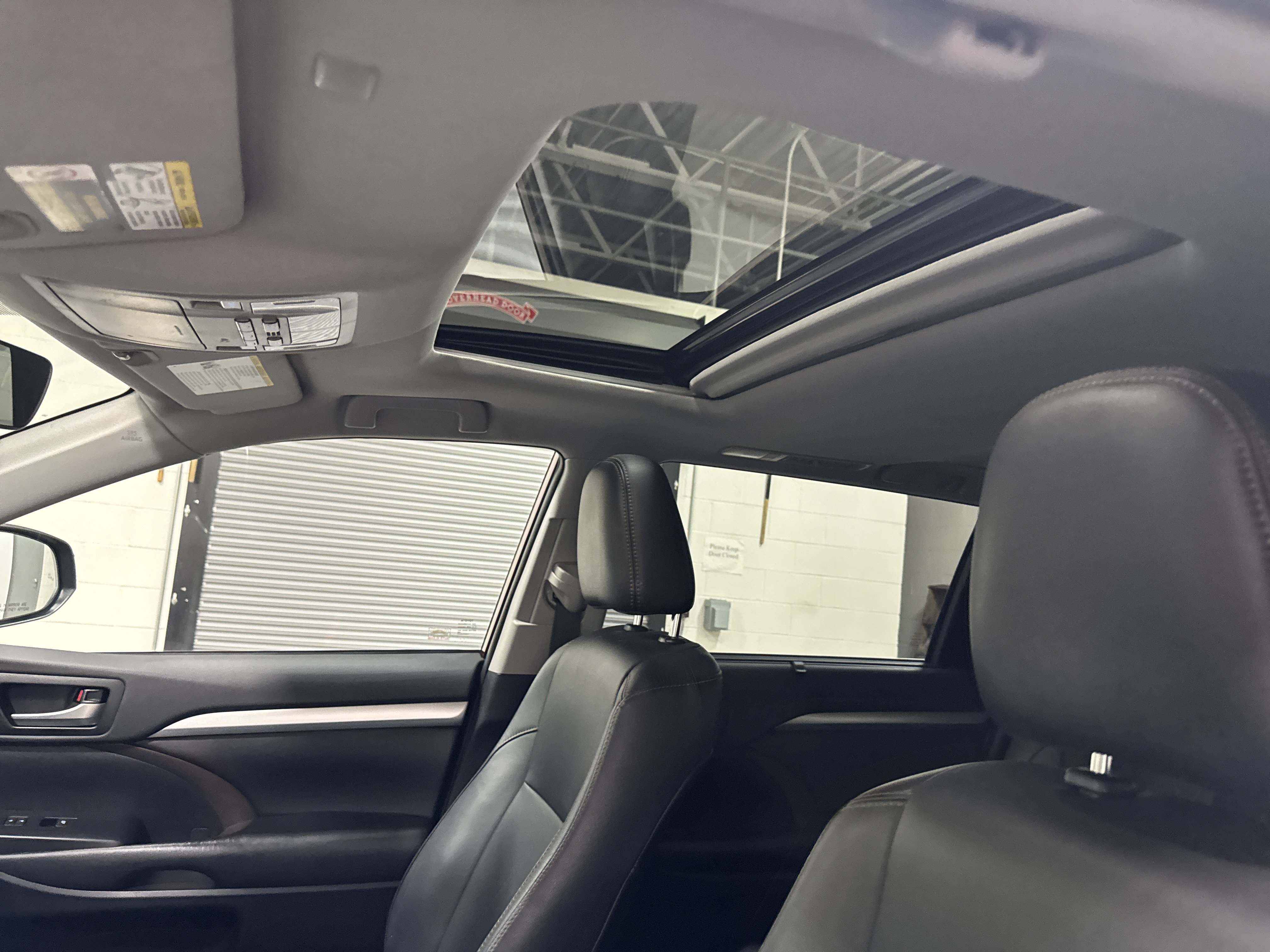 Used 2019 Toyota Highlander XLE AWD/4WD image 12