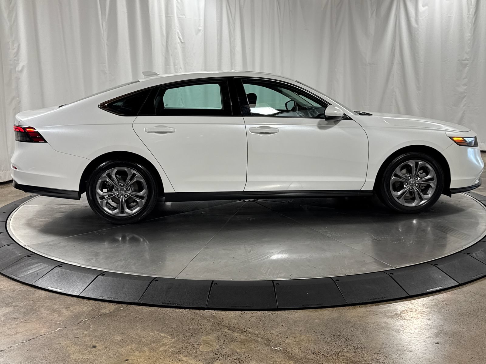 Used 2024 Honda Accord EX image 6